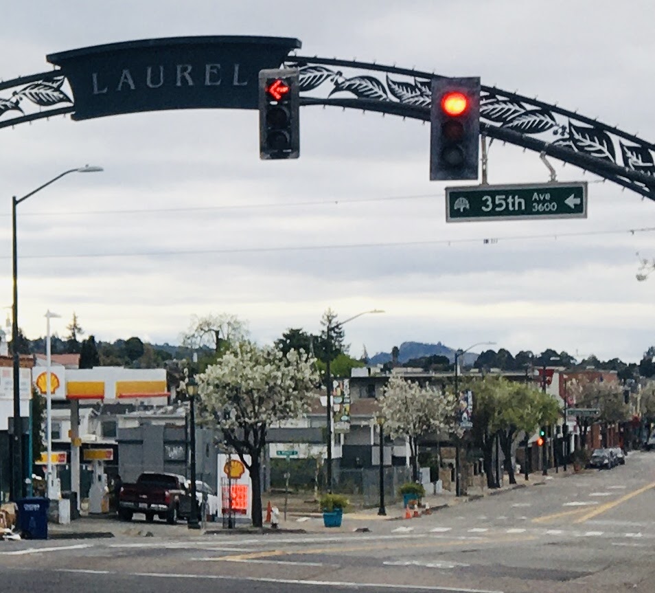 An arch over the street that says "Laurel."
