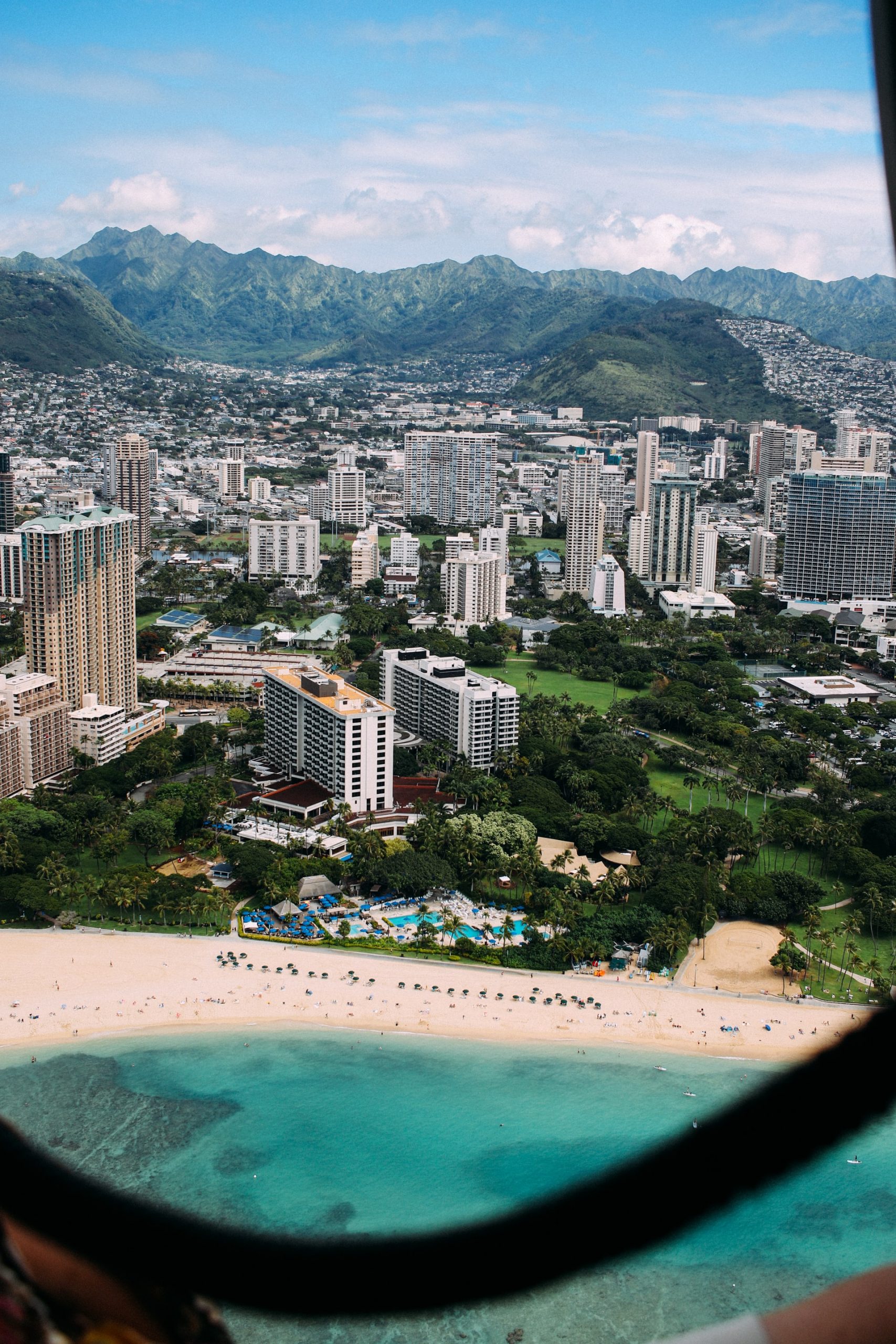 A view of the turquoise beach in Waikiki